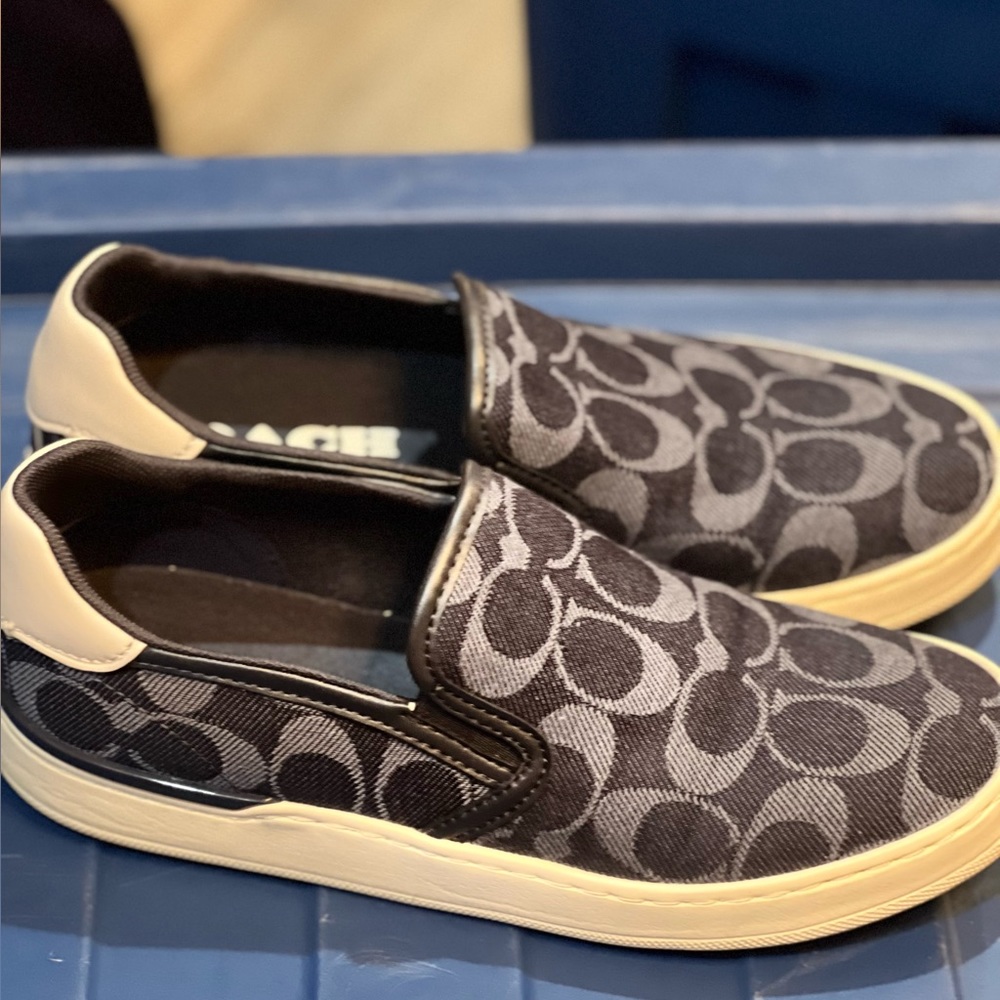 Women’s 7.5 coach shoes